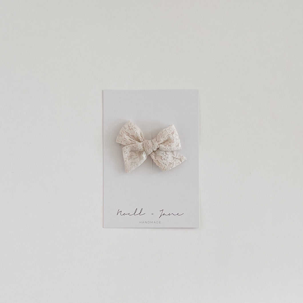 Small Pinwheel - cream lace