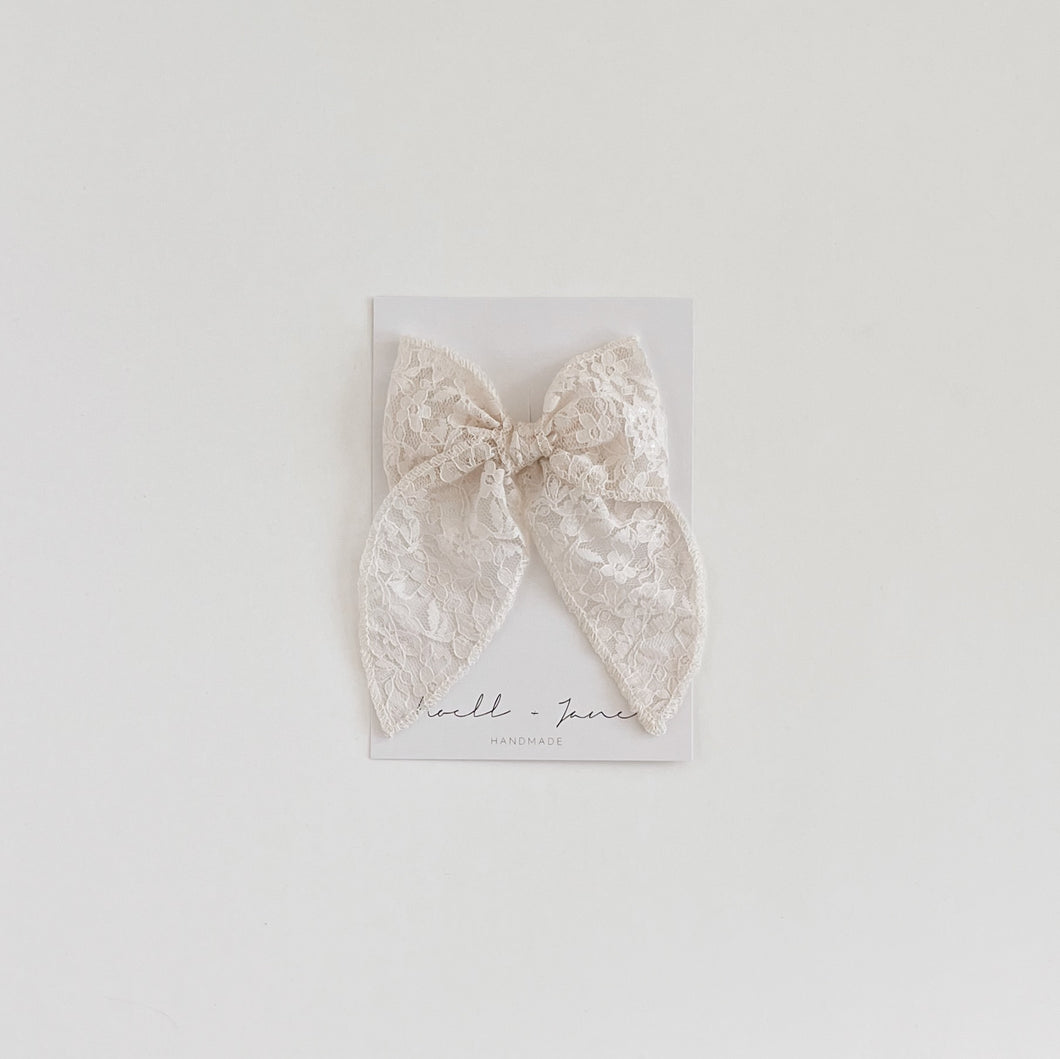 Sailor Bow - cream lace